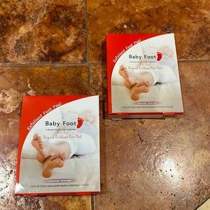 INCLUDES 2 BABY FOOT ORIGINAL This listing includes 2 boxes